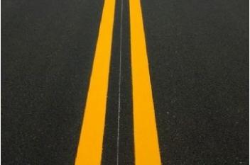 道路交通標(biāo)線在性能上有什么樣嚴(yán)格的要求呢？