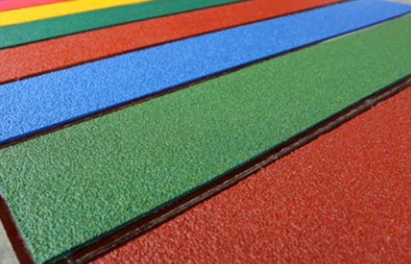 跟著道路標(biāo)線涂料銷售廠家一起看看防滑涂料這種產(chǎn)品！